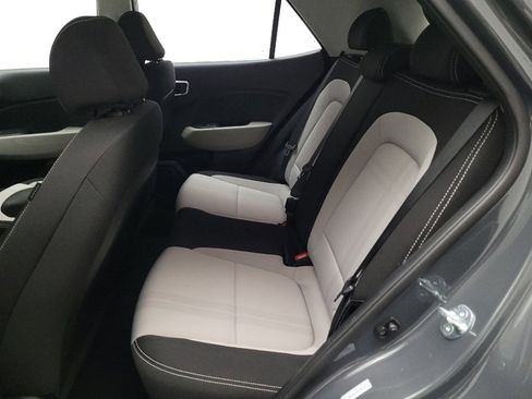 Used 2025 Hyundai Venue SEL image 18