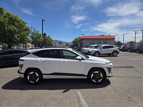 Used 2024 Hyundai Kona SEL image 3