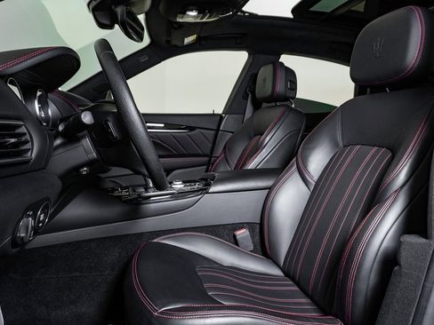 Used 2022 Maserati Levante GT image 18