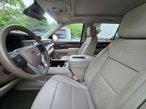 Used 2023 GMC Yukon XL Denali AWD/4WD image 12