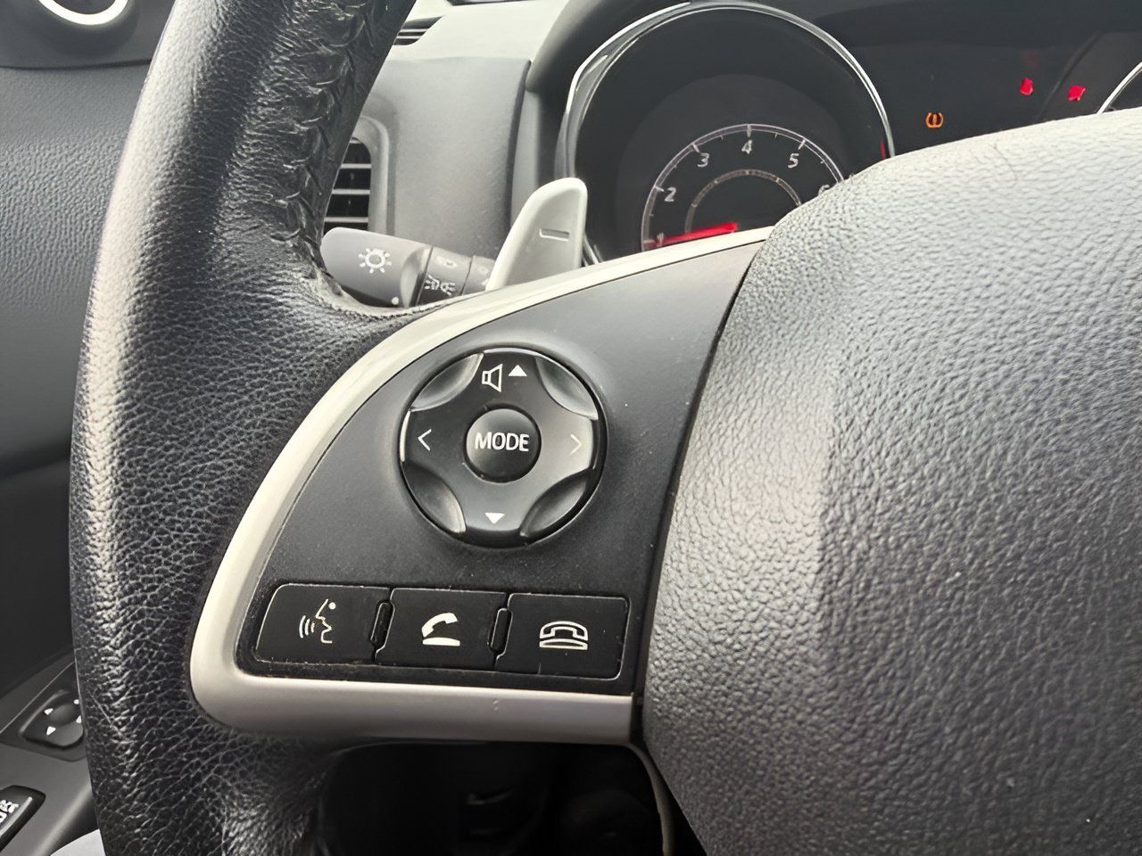 Used 2014 Mitsubishi Outlander Sport SE FWD image 18