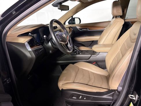 Used 2018 Cadillac XT5 Platinum w/ Driver Assist Package image 11