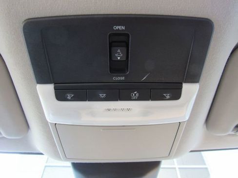 Used 2022 Nissan Sentra SV w/ SV Premium Package image 47