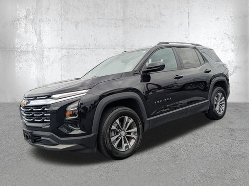 Used 2025 Chevrolet Equinox LT w/ Convenience Package II FWD image 9