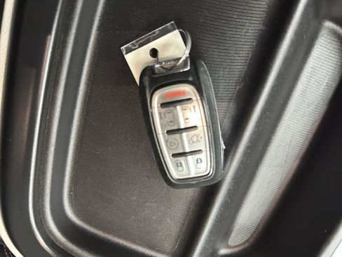 Used 2019 Chrysler Pacifica Touring-L FWD image 12