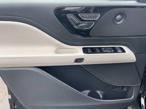 New 2026 Lincoln Aviator AWD image 22