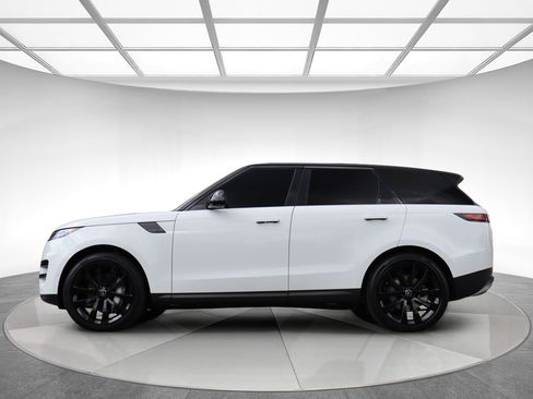 Used 2025 Land Rover Range Rover Sport SE AWD/4WD image 4