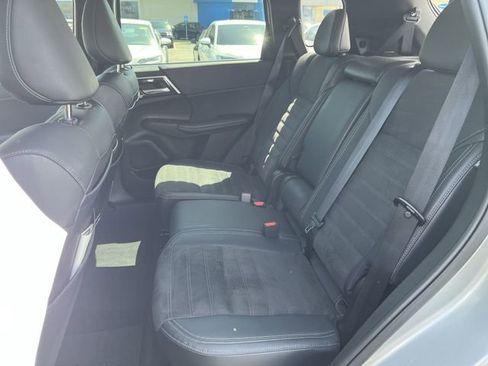 Used 2023 Mitsubishi Outlander SE FWD image 26