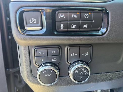 Used 2025 GMC Yukon XL Elevation AWD/4WD image 34