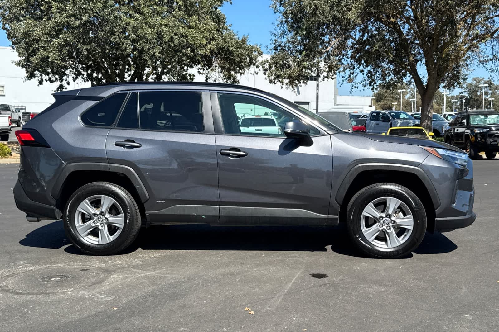Used 2025 Toyota RAV4 XLE AWD/4WD image 8