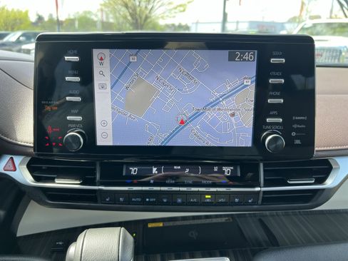 Used 2024 Toyota Sienna Platinum image 28