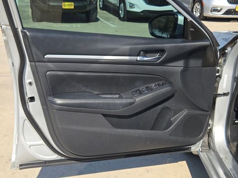 Used 2022 Nissan Altima 2.5 SV image 11