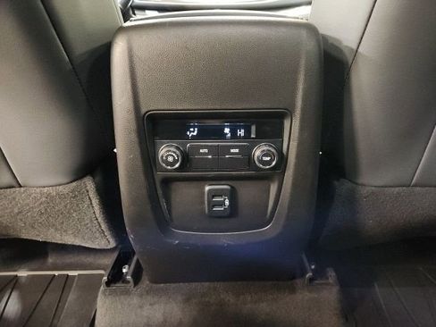 Used 2018 Buick Enclave Essence image 24