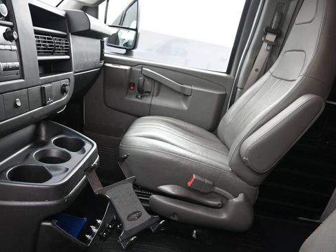 Used 2016 Chevrolet Express 2500 RWD image 23