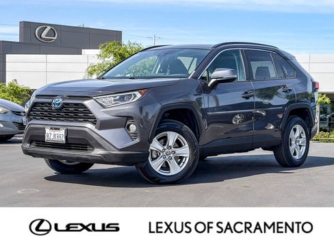 Used 2021 Toyota RAV4 XLE w/ Convenience Package image 1