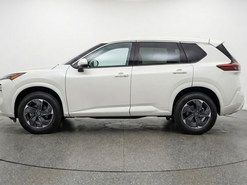 Used 2025 Nissan Rogue SV image 5