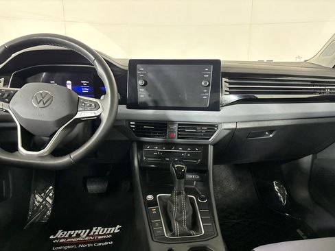 Used 2025 Volkswagen Jetta SE w/ Sunroof Package FWD image 22