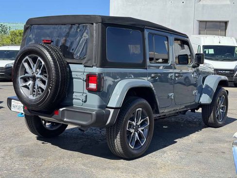 Used 2024 Jeep Wrangler Unlimited w/ Convenience Group AWD/4WD image 15