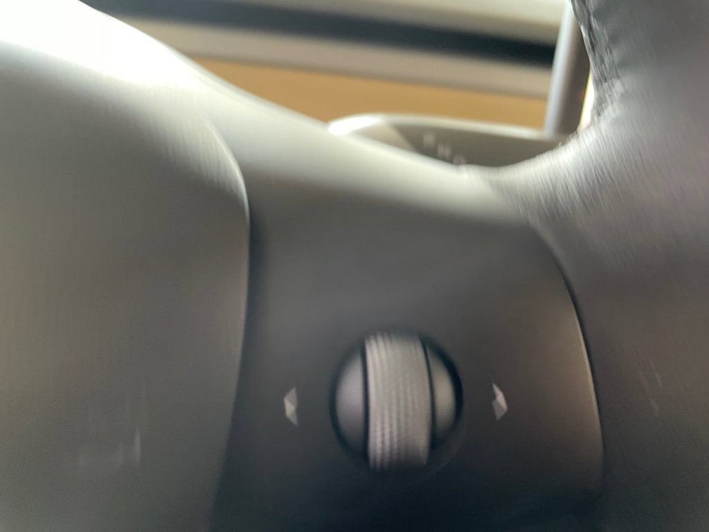 Used 2022 Tesla Model Y Performance AWD/4WD image 28