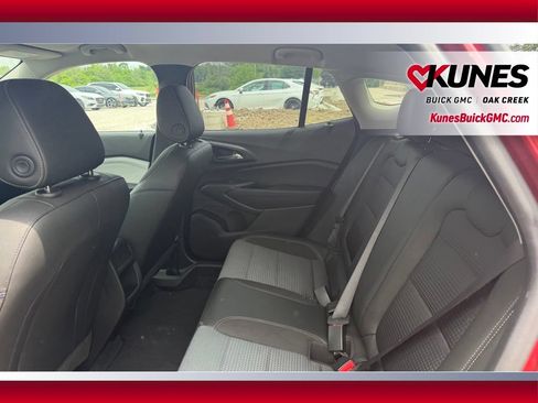 Used 2025 Chevrolet Trax LT FWD image 9