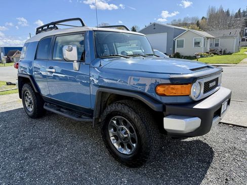 Used 2012 Toyota FJ Cruiser 4WD w/ Upgrade Pkg image 7