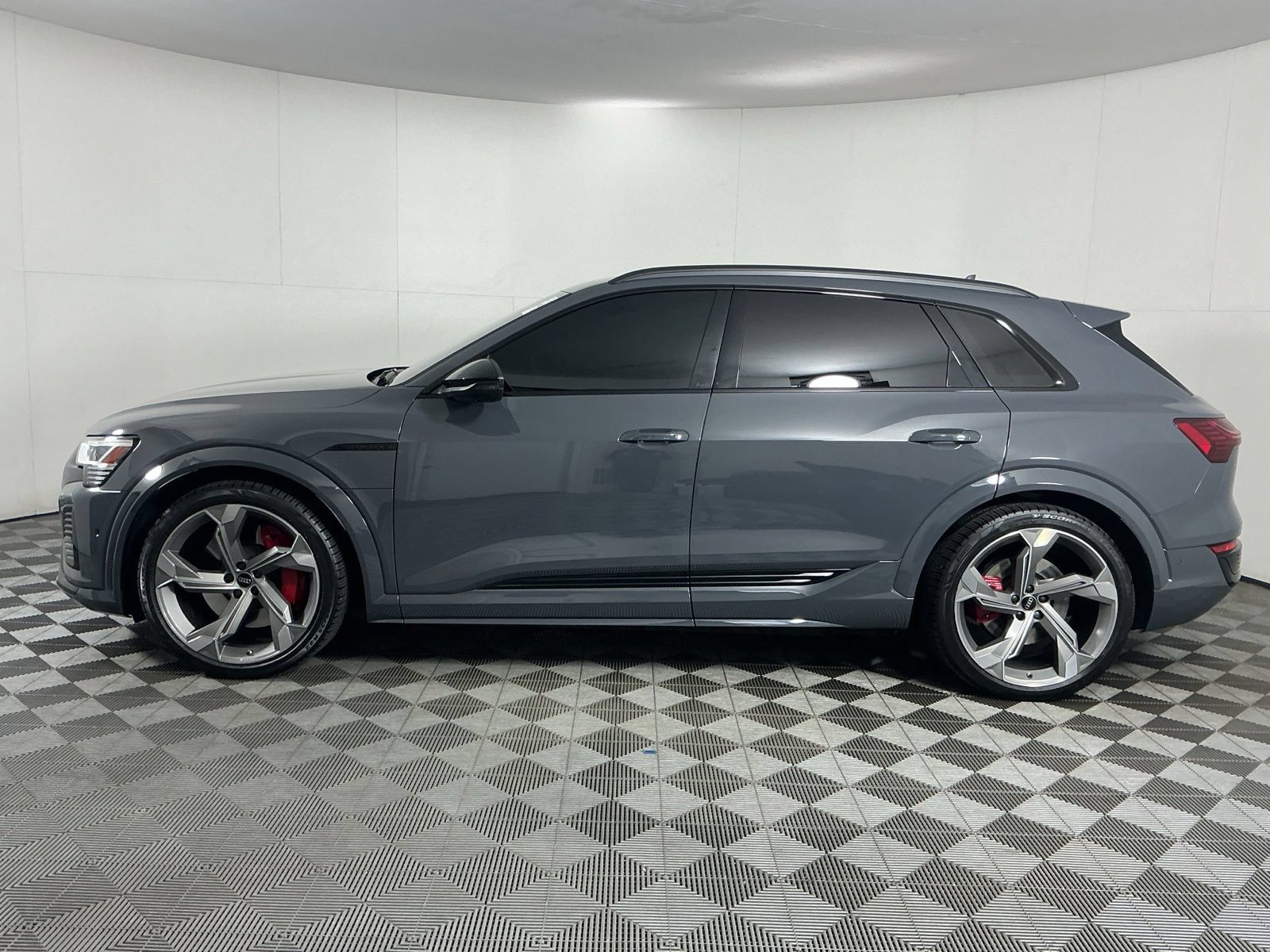 Used 2024 Audi SQ8 e-tron Premium Plus w/ Black Optic Package AWD/4WD image 4