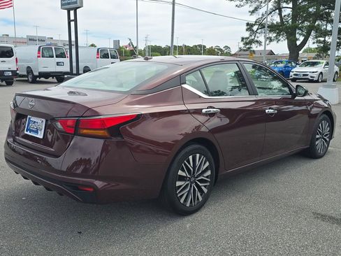 Used 2025 Nissan Altima 2.5 SV FWD image 5