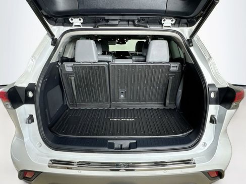 Used 2022 Toyota Highlander Platinum image 25
