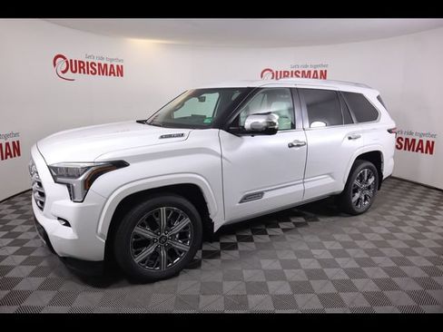 Used 2025 Toyota Sequoia Capstone AWD/4WD image 3