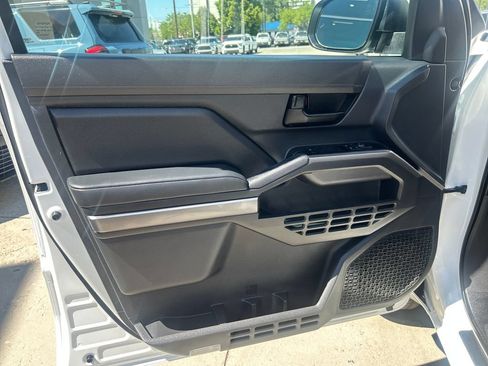 Certified 2025 Toyota Tacoma SR5 AWD/4WD image 11