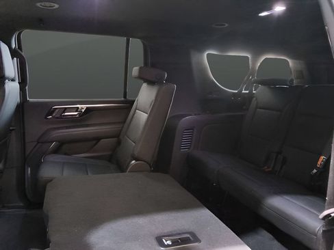 Used 2025 Chevrolet Suburban Z71 AWD/4WD image 22