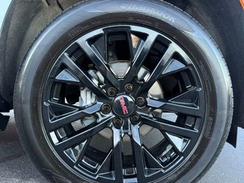 Used 2023 GMC Yukon XL Denali image 14