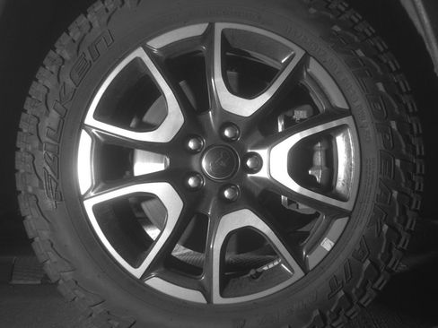 Used 2025 Jeep Compass Trailhawk image 13