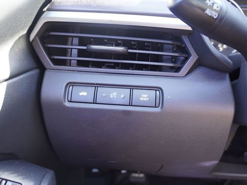Used 2024 Nissan Altima 2.5 SV FWD image 18