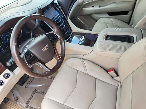 Used 2016 Cadillac Escalade Luxury image 14