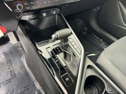 Used 2023 Kia Niro LX image 17