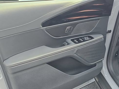 Certified 2026 Lincoln Nautilus Premier AWD/4WD image 8