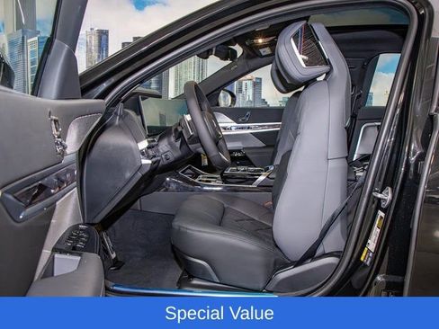 Used 2025 BMW 750e xDrive w/ Premium Package AWD/4WD image 21