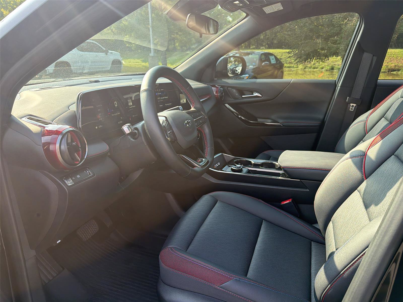Used 2025 Chevrolet Equinox RS FWD image 23