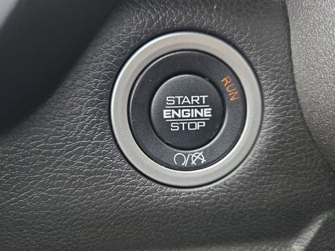 Used 2022 RAM 2500 Tradesman w/ Chrome Appearance Group image 16