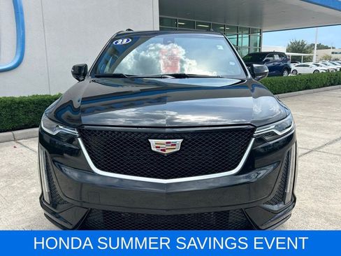 Used 2023 Cadillac XT6 Sport w/ Technology Package AWD/4WD image 2