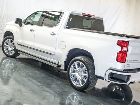 Certified 2022 Chevrolet Silverado 1500 High Country w/ High Country Premium Package AWD/4WD image 11