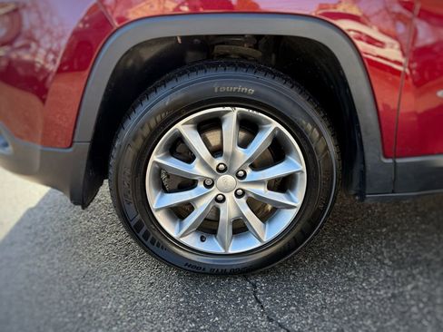 Used 2018 Jeep Cherokee Limited image 18