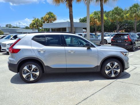 Used 2023 Volvo XC40 B5 Plus w/ Driver Assist Package AWD/4WD image 8