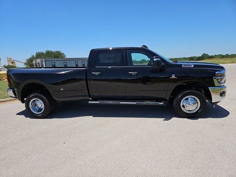 New 2026 RAM 3500 Tradesman AWD/4WD image 9