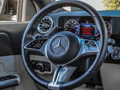 Used 2025 Mercedes-Benz GLA 250 4MATIC image 18