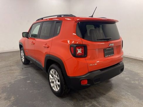 Used 2017 Jeep Renegade Latitude w/ Cold Weather Group AWD/4WD image 4