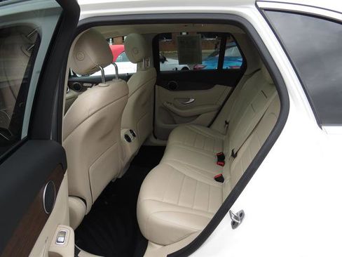 Used 2021 Mercedes-Benz GLC 300 4MATIC image 19