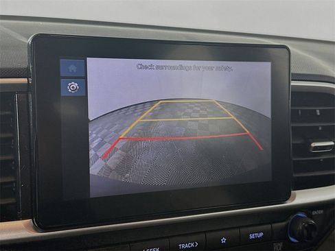 Used 2024 Hyundai Venue SEL image 19