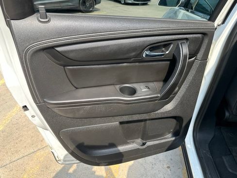 Used 2015 Chevrolet Traverse LT w/ Style and Technology Package FWD image 24